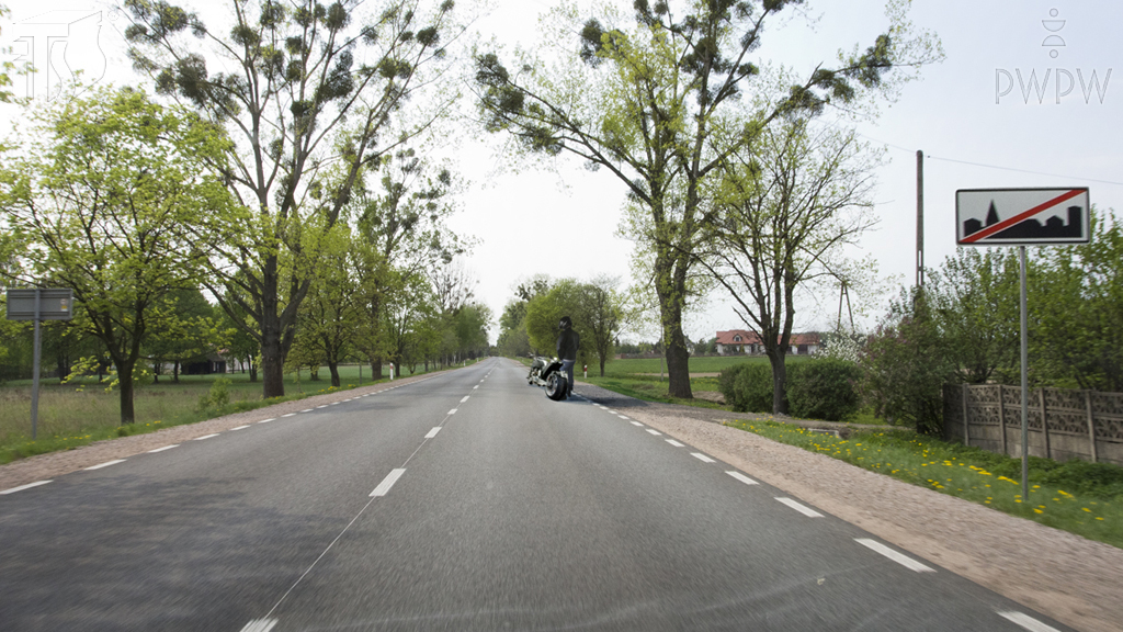 zdjecie do pytania - Czy w tej sytuacji masz obowiązek przesunąć na pobocze motocykl, który uległ awarii?