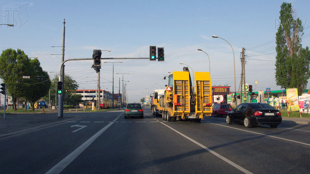 zdjecie do pytania - Czy w tej sytuacji masz prawo wyprzedzać samochód ciężarowy?