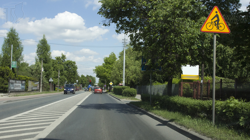 zdjecie do pytania - Czy w przedstawionej sytuacji jesteś ostrzegany o miejscu, w którym rowerzyści wjeżdżają na jezdnię lub przez nią przejeżdżają?