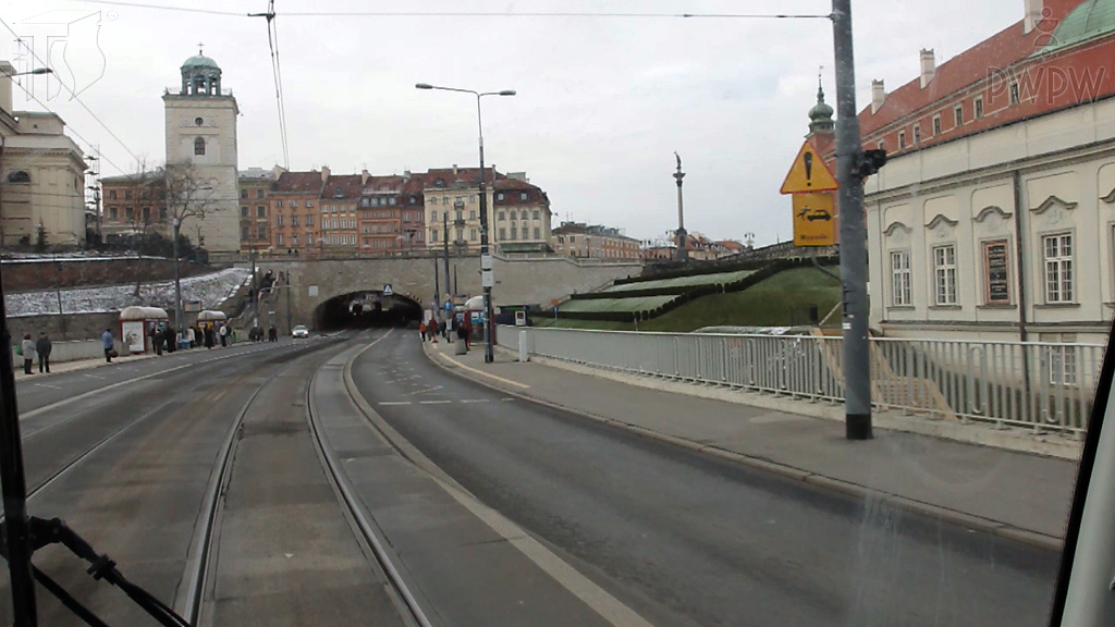 zdjecie do pytania - Czy ten znak ostrzegawczy dotyczy kierującego tramwajem?