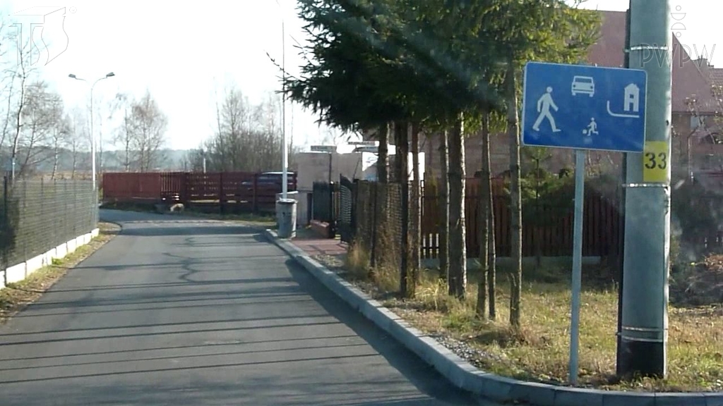 zdjecie do pytania - Z jaką prędkością nie możesz poruszać się w strefie zamieszkania?