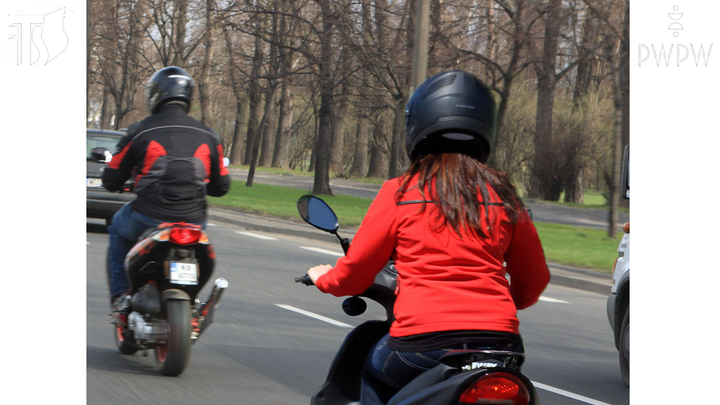 zdjecie do pytania - Jaka jest minimalna, określona przepisami, odległość pomiędzy jadącymi kolumnami motorowerów?