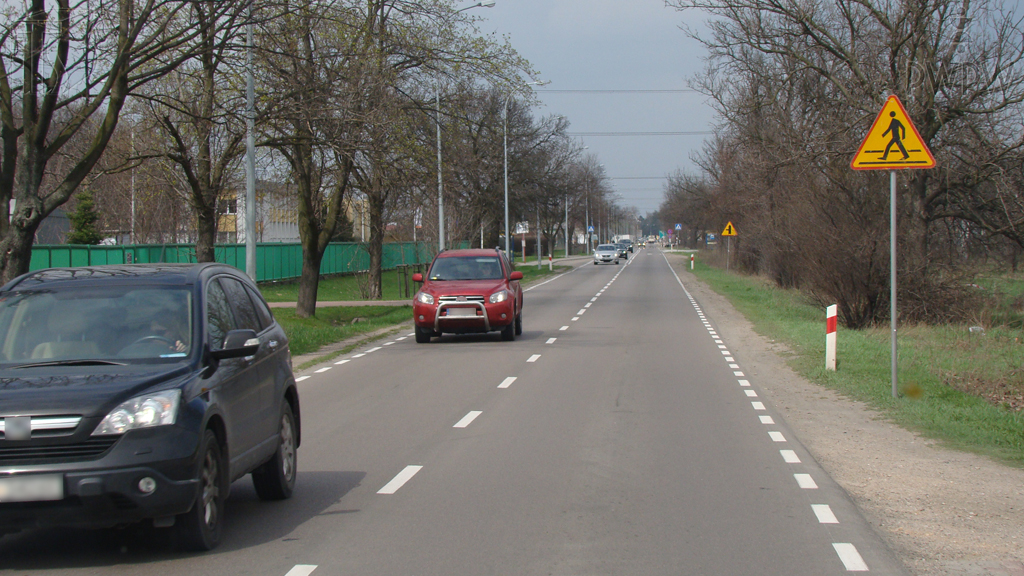 zdjecie do pytania - Na co, przede wszystkim, powinieneś zwrócić uwagę podczas wymijania innego pojazdu?