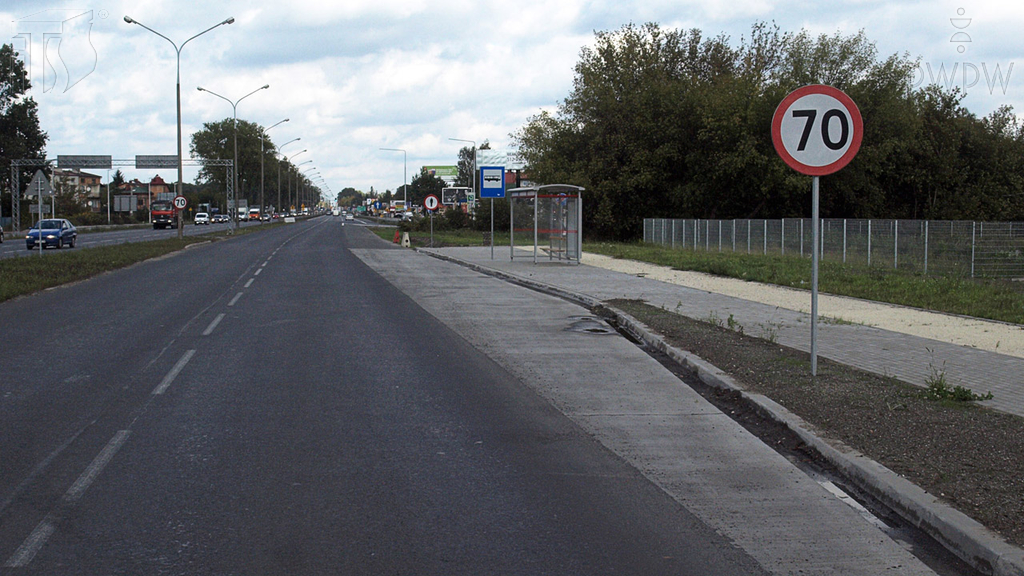 zdjecie do pytania - Czy kierując samochodem ciężarowym o dopuszczalnej masie całkowitej powyżej 3,5 t, na obszarze zabudowanym, możesz jechać z prędkością 70 km/h na drodze za tym znakiem?