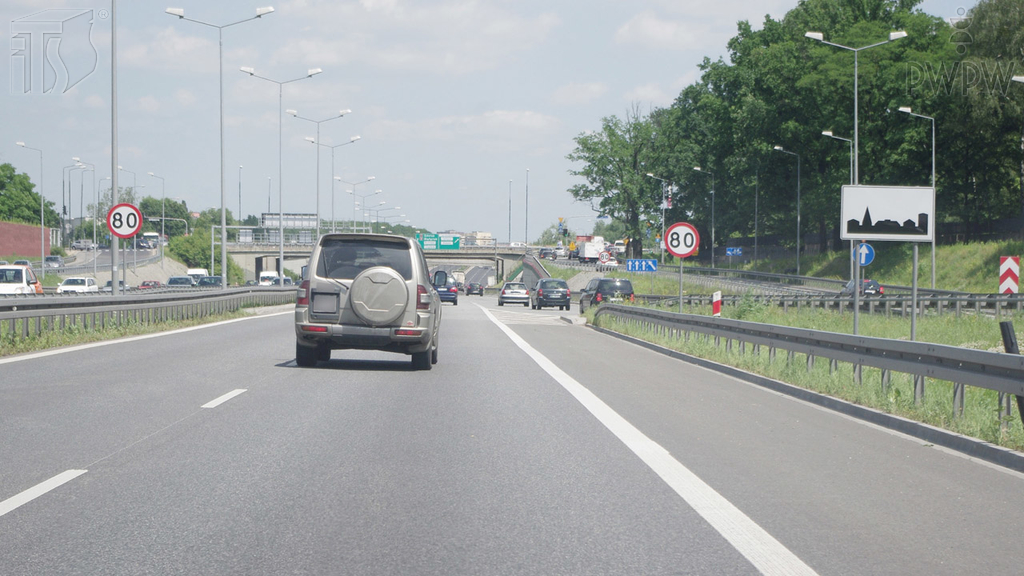 zdjecie do pytania - Czy kierując autobusem na obszarze zabudowanym, masz prawo jechać z prędkością 80 km/h na tak oznakowanej drodze?