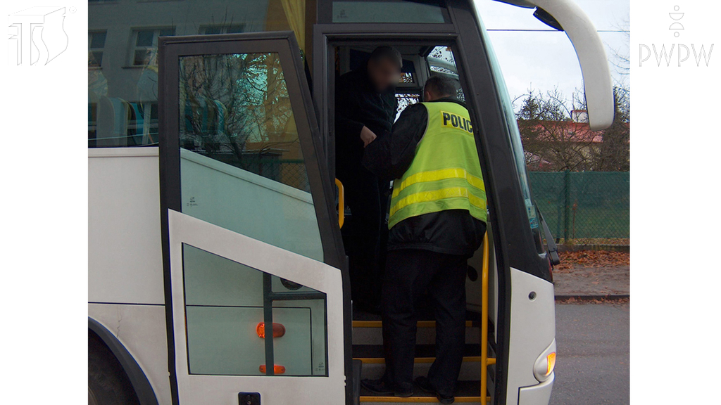 zdjecie do pytania - Jakiego okresu maksymalnie może dotyczyć kontrola drogowa czasu pracy kierowcy autobusu?