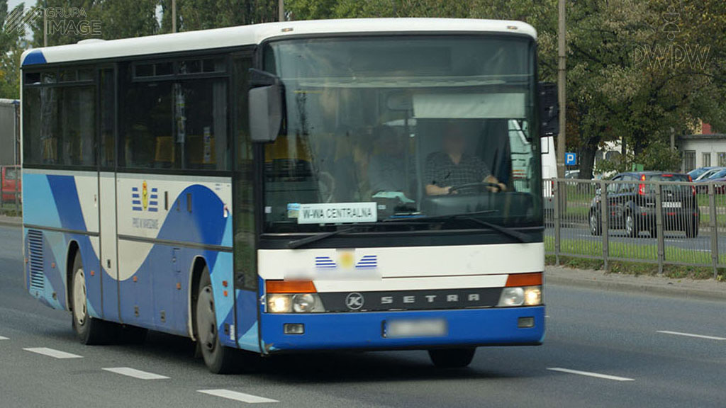 zdjecie do pytania - O ile razy wydłuży się droga hamowania, jeżeli dwukrotnie zwiększysz prędkość autobusu, którym kierujesz?