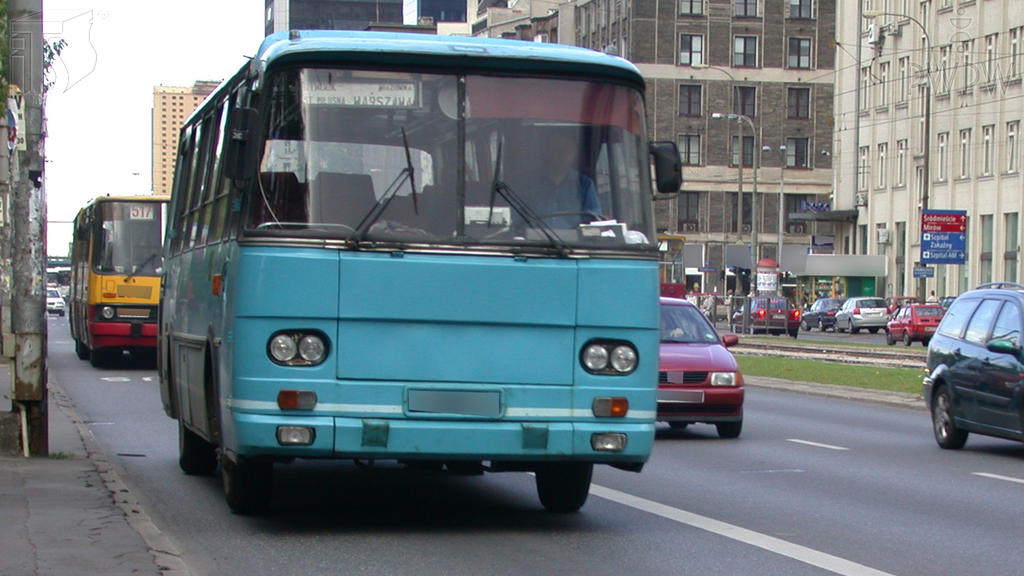 zdjecie do pytania - Który z poniższych czynników ma negatywny wpływ na obserwację drogi przez kierującego autobusem?