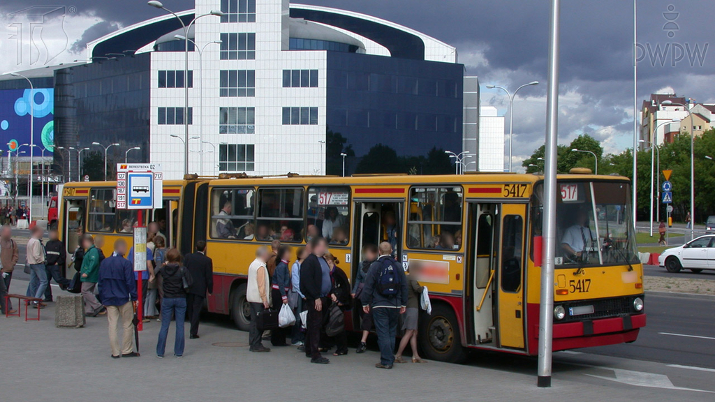 zdjecie do pytania - Ile może wynosić łączna masa przewożonych w autobusie osób i ich bagażu?