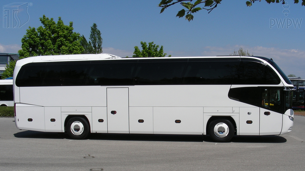 zdjecie do pytania - Gdzie powinien być przewożony bagaż w autobusie turystycznym?