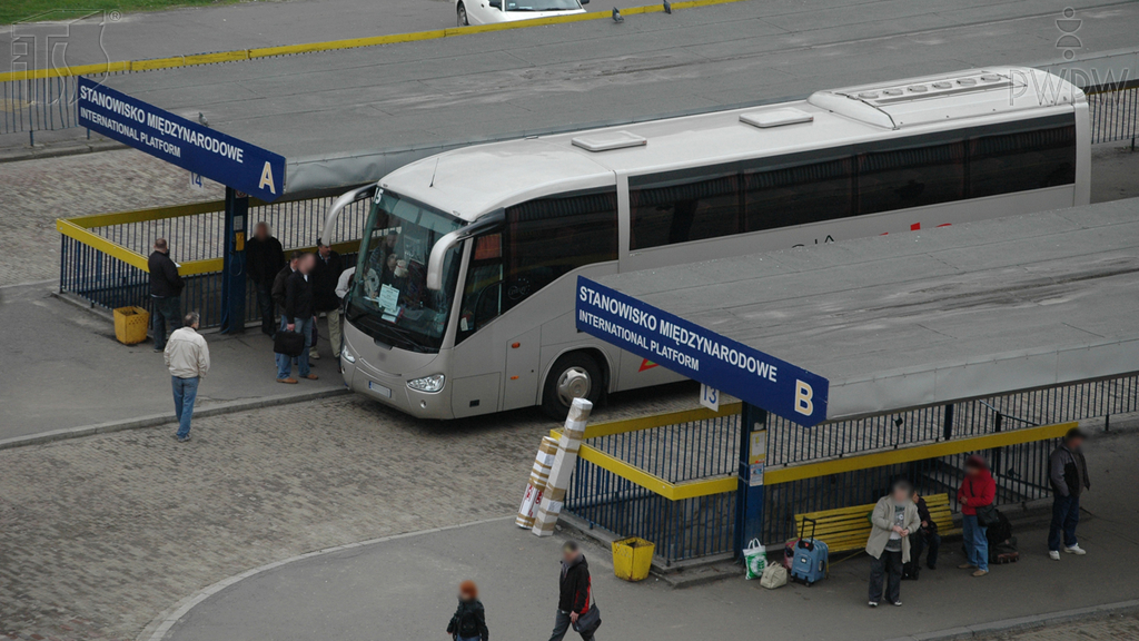 zdjecie do pytania - Który dokument jesteś zobowiązany mieć przy sobie, gdy wykonujesz autobusem międzynarodowy przewóz okazjonalny?