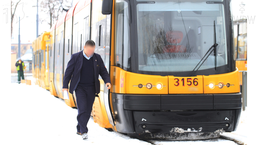 zdjecie do pytania - Czy masz obowiązek zabezpieczyć tramwaj przed możliwością samoczynnego ruszenia w przypadku, gdy zamierzasz się od niego oddalić?