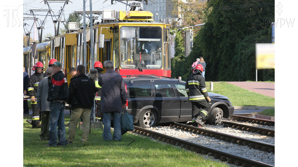 zdjecie do pytania - Czy uczestnicząc w wypadku drogowym masz obowiązek podać swoje dane personalne na żądanie pasażera tramwaju uczestniczącego w tym wypadku?