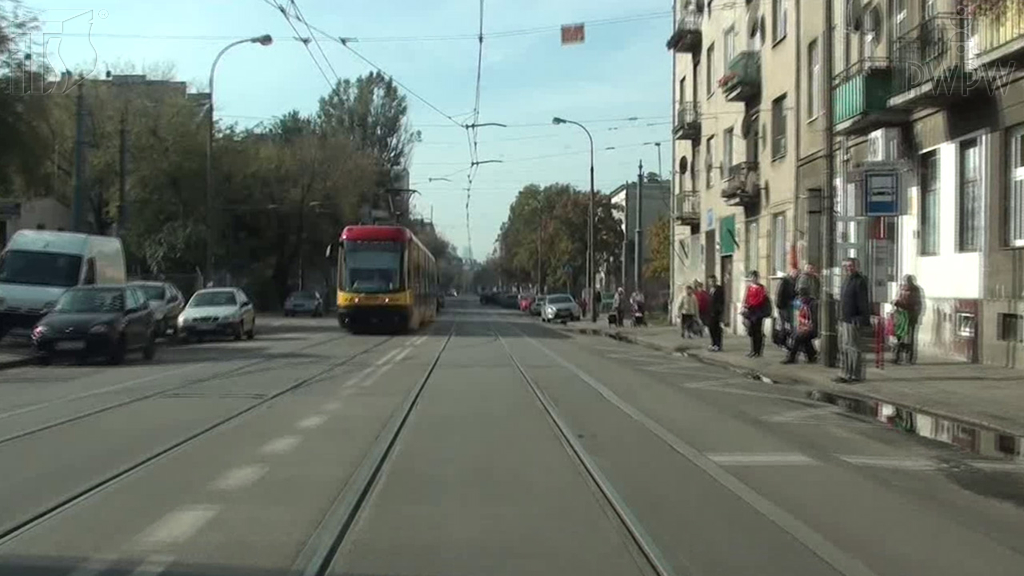 zdjecie do pytania - W jakiej sytuacji najtrudniej jest ocenić odległość od omijanego, zaparkowanego pojazdu?