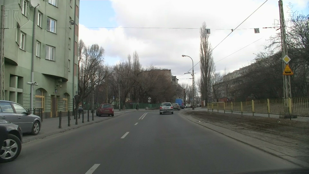 zdjecie do pytania - Czy zbliżając się do przejazdu tramwajowego, masz obowiązek upewnić się, czy nie nadjeżdża pojazd szynowy?