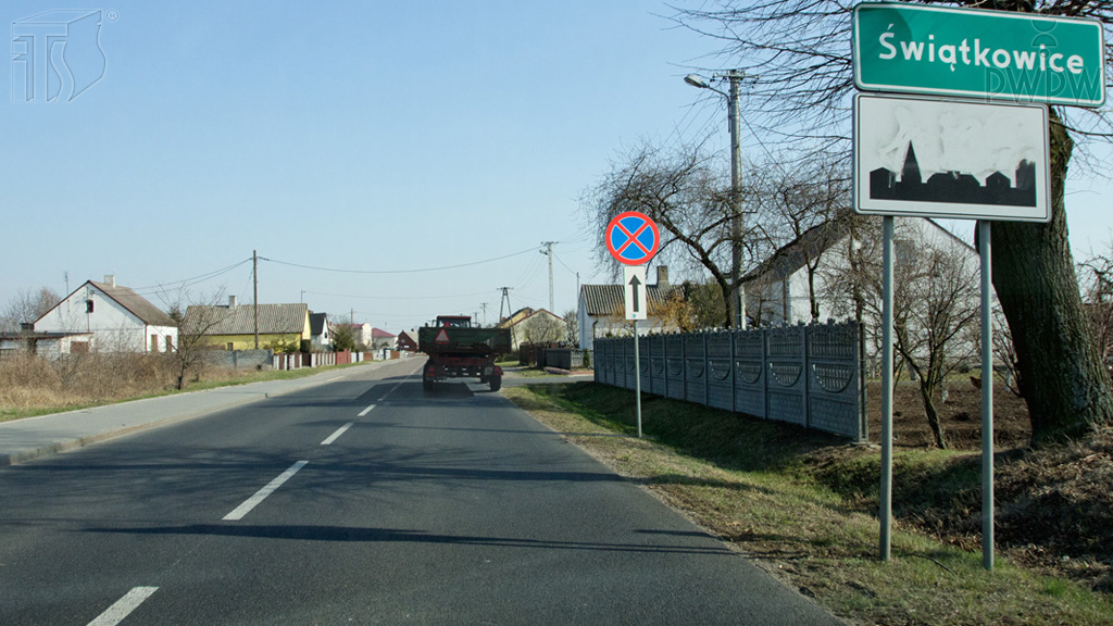 zdjecie do pytania - Czy w tej sytuacji masz obowiązek sygnalizować postój uszkodzonego zespołu pojazdów?