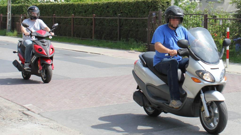 zdjecie do pytania - Czy posiadając prawo jazdy kat. B od co najmniej 3 lat, masz prawo kierować motocyklem o pojemności skokowej silnika nie większej niż 125 cm3?