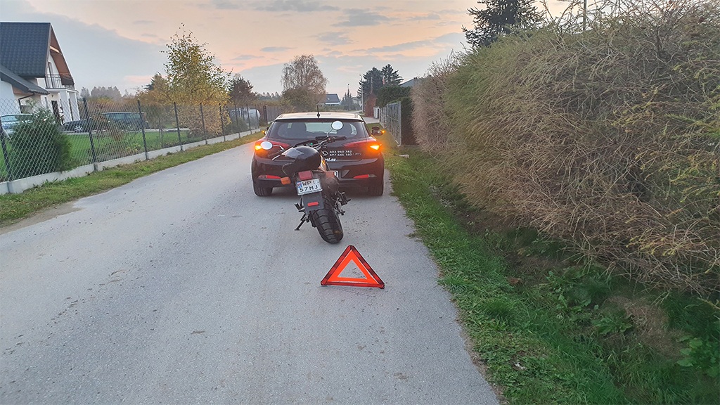 zdjecie do pytania - Czy w obszarze zabudowanym, w miejscu, gdzie jest to zabronione, masz obowiązek sygnalizować postój pojazdu spowodowany awarią?